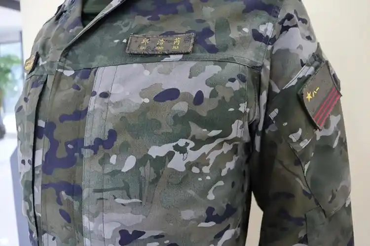 空军飞行员换发21式飞行服 空军飞行员可以使用iphone吗 - 上广常识