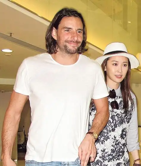 名模周汶锜剖腹生混血男婴 老公大赞漂亮