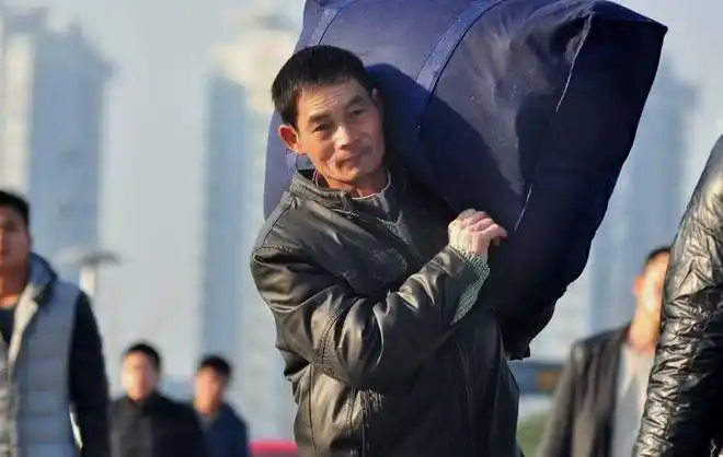 多地传来坏消息60岁以上一律禁止雇佣大龄民工日子不好过