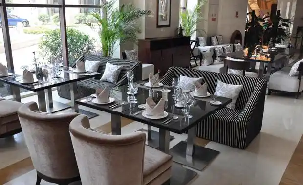 西餐厅桌椅尺寸和摆设独特之处