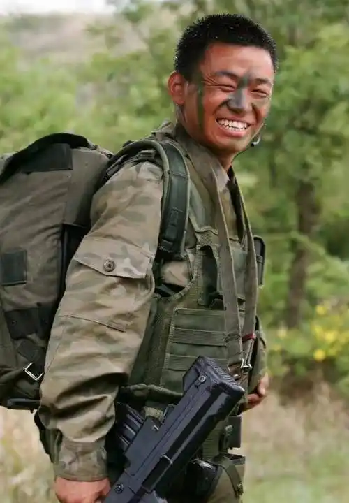 回想《士兵突击》,剧中的许三多,成才,史今,高城,袁朗,齐桓,许二和