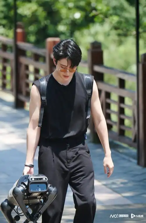 中餐厅泰国明星mike全名(我听过这个词我觉得少年气就是心态很年轻)