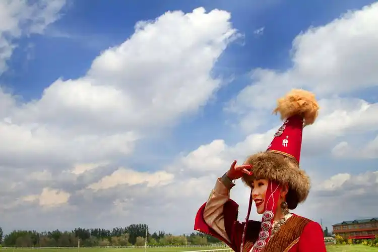 【赛马场上美丽的歌手,哈萨克族柯孜】出品:志君影视文化传媒