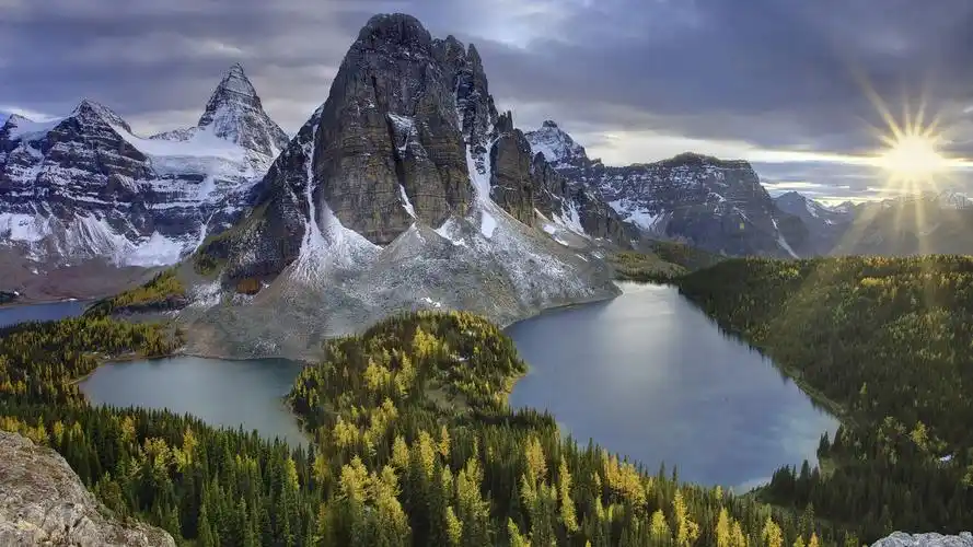 查看1张雪山湖森林的早晨壁纸全部组图