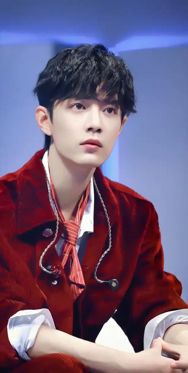 肖战我们的歌经典舞台造型. 好想念这个舞台!以后是不是难以再看到.