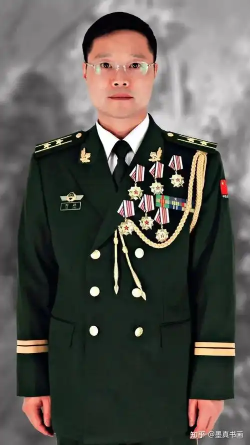 武警部队美术书法研究院研究员,先后就学于中国美术学院和解放军艺术