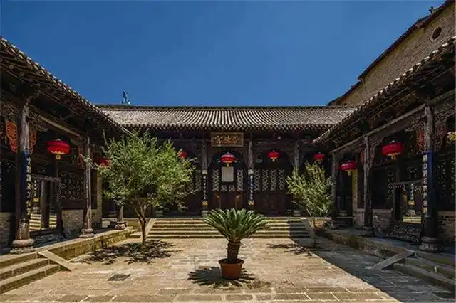 结语: 当然了,不管古代的丫环通过什么样的途径进入大户人家的府邸,也