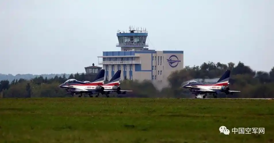 大片来袭铁粉自费出国记录空军八一飞行表演队蓝天舞姿