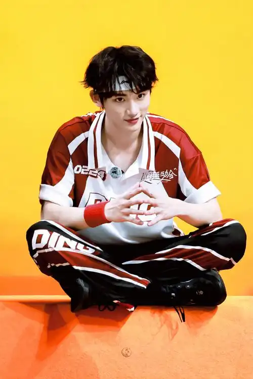 丁程鑫运动会内场路透##丁程鑫运动会飞吻