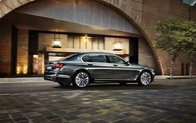 2017-全新bmw 7系豪华品牌汽车壁纸