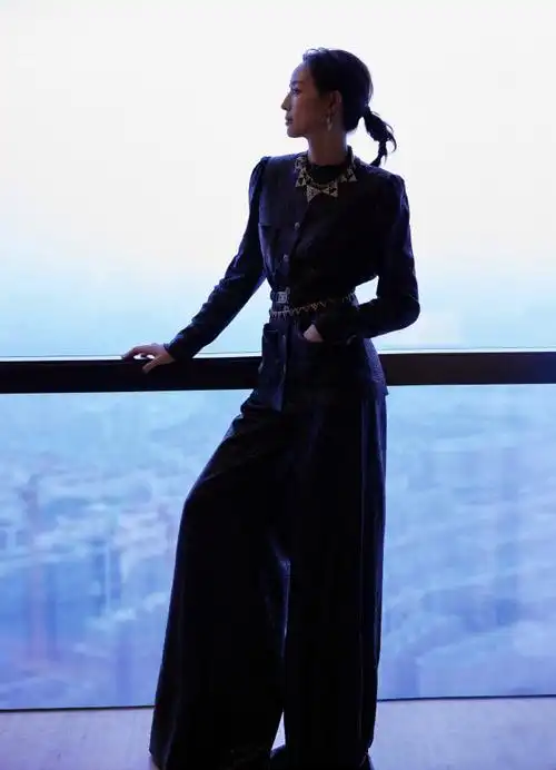 张钧甯超话#张钧甯新中式刺绣穿搭#袅娜娉婷彰显国风气质,清丽优雅