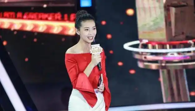 曾是北京卫视一姐,离职后自己当老板,4年身价过亿,老公很神秘|栗坤