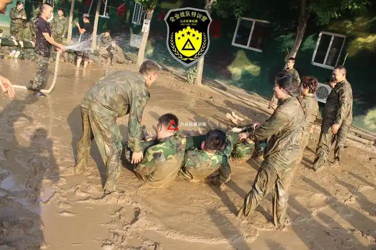 (1) 通过魔鬼训练营,拥有特种兵那样坚韧不拔的品质和意志!