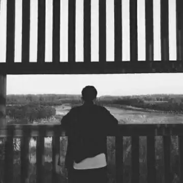 最新微信情侣头像背影一对一男一女 我藏不住喜欢你演不了热情