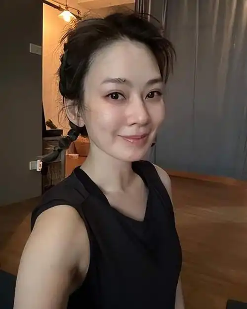 melody(殷悦)7日宣布已与丈夫吴育奇离婚后,19日却突然被爆夺走前夫家