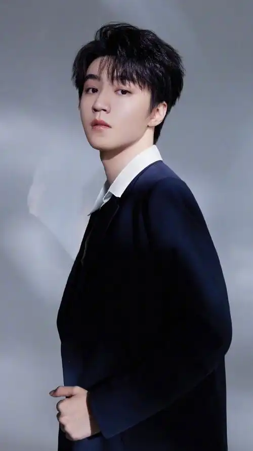 这张是真的很帅啊55555555555555发型好妆容好状态也绝佳#陪王俊凯