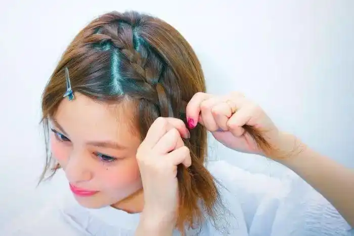 又美又仙的夏日编发,短发女人也可以性感和可爱!