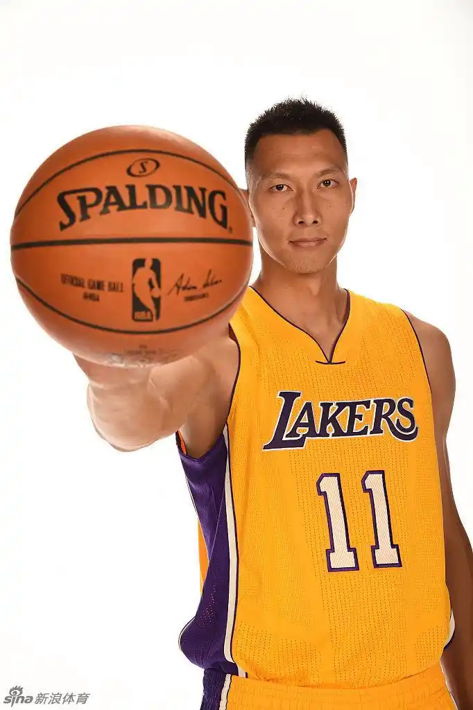 被裁的易建联也是好样的!