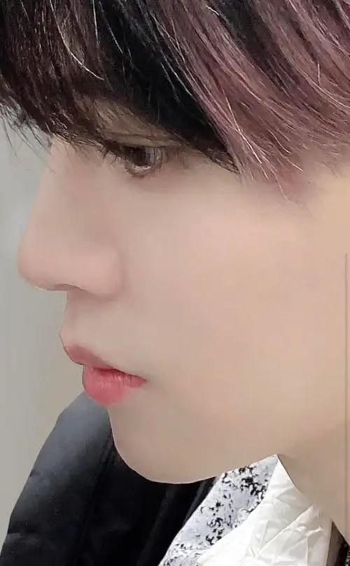 美男任国超神奇的下颌线