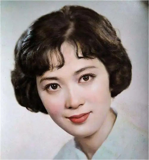 在那个时候,受害者们描述说,陈小蒙这个戴眼镜的胖子,还有其他