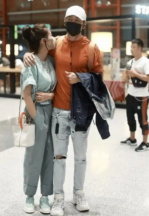 原创杨烁藏了10年的妻子竟是熟悉的她肤白貌美身材好还撞脸刘涛真娶到