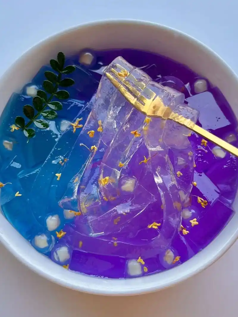 浓郁的蜜桃冰粉搭配星空冰粉! 晶莹q弹,冰冰凉凉,夏日必备!