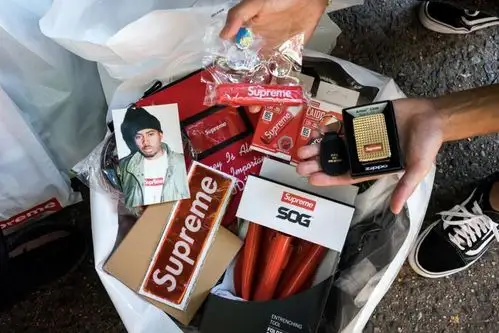 投资巨头 the carlyle group 入股令 supreme 估值十亿美元