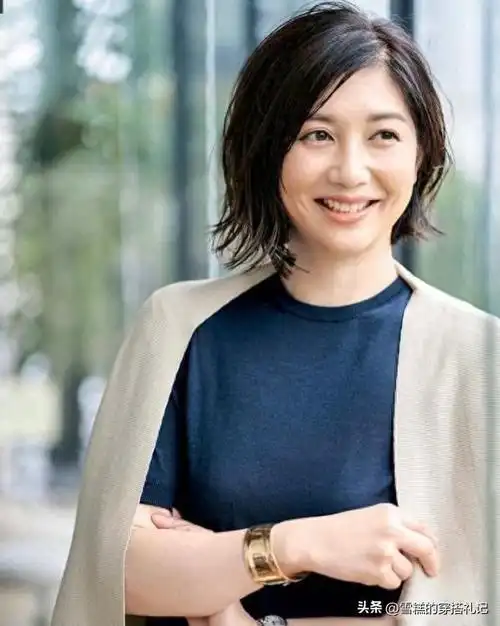 不得不说这是最适合40岁女人的发型齐耳卷发瞧宋慧乔有多美