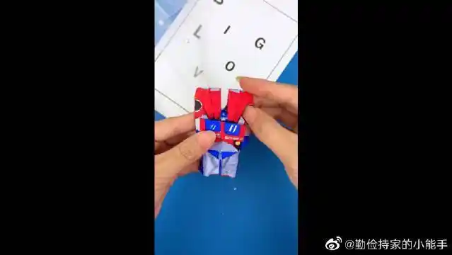 折纸变形金刚擎天柱来了先来一段变形过程
