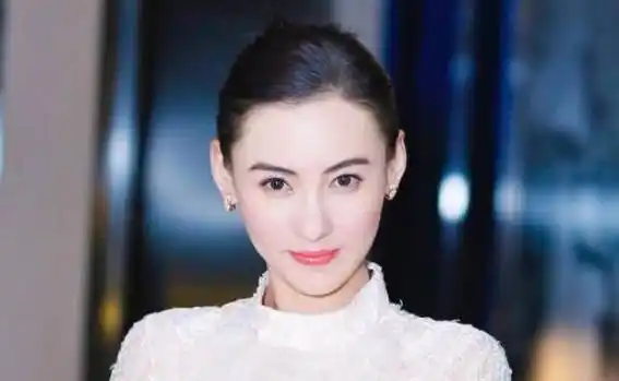 现在谢霆锋也跟王菲重续旧缘,而小林青霞也生下了第三胎,三人也算各得