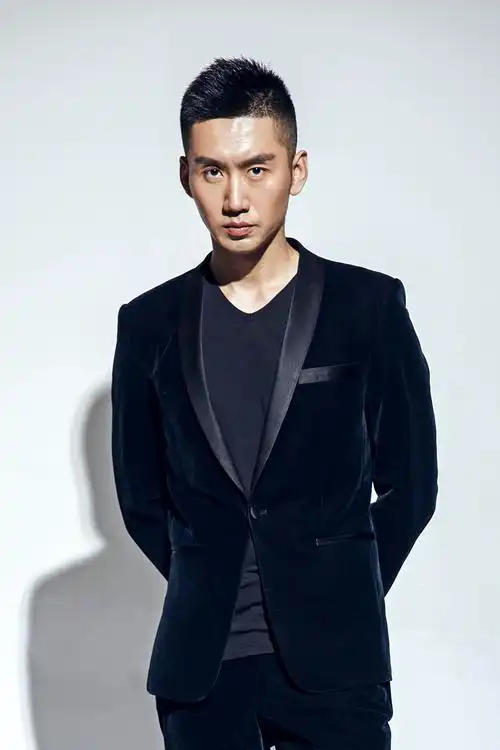 p data-id="gnsw6fn0ve">何达,1983年5月28日生于江苏省 a target="