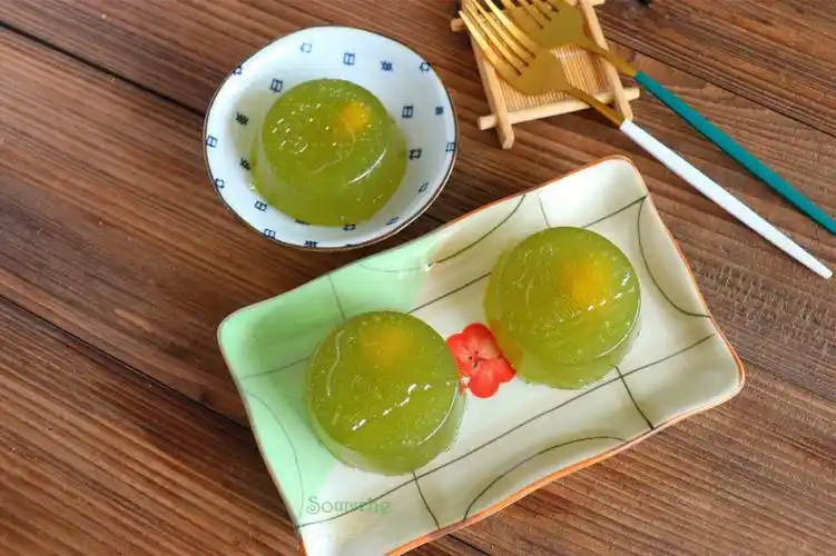 水晶糕是广东的一种传统糕点,很多家庭都会做,也是茶楼饭店的经典甜品