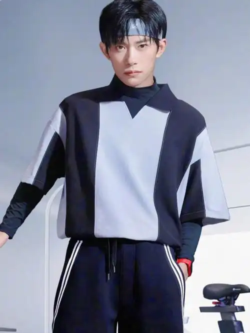 易烊千玺的脸太会长啦长在我的心里啦