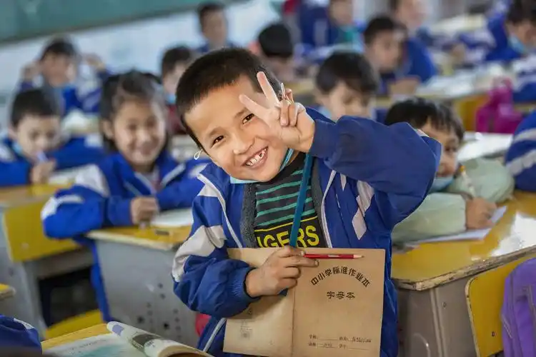 14▲《希望小学》何蓓杰 摄于新疆喀什地区