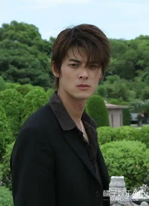 当时男主郭品超可以说是颜值非常高的了!