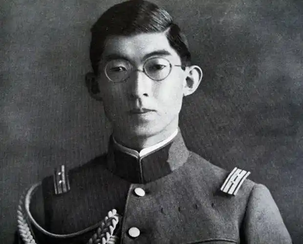 大宅门里宪兵队加藤队长领口和肩膀都有军衔,这样的抗战剧很奇葩