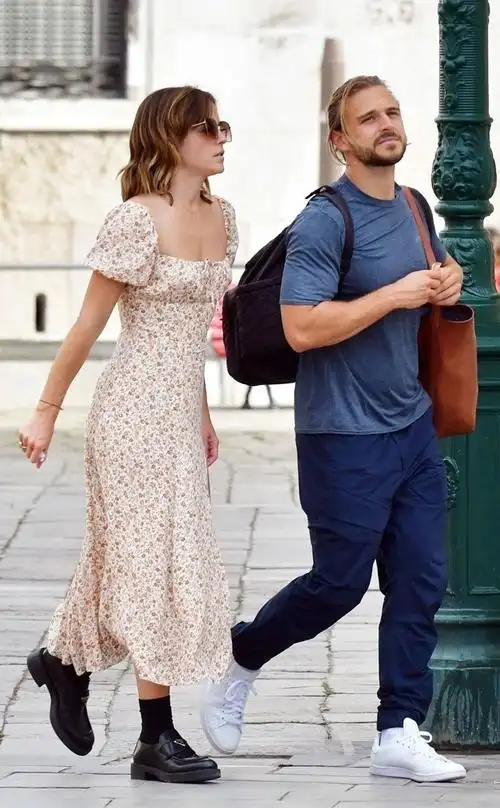 赫敏又恋爱啦 艾玛·沃特森疑似与前男友布伦丹·华莱士复合_腾讯新闻