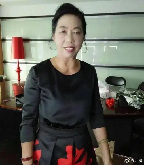 她本是农村大妈,因长得丑被周星驰发掘,今坐拥千万家产片约不断