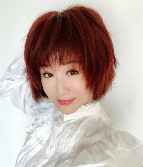 72岁潘迎紫近况曝光冻龄迷人状态超好不愧是不老女神