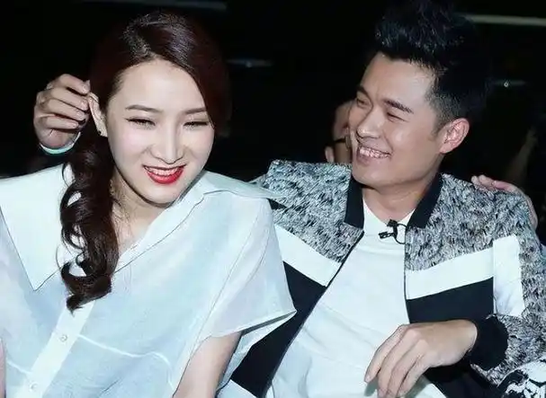 陈赫二婚娶网红张子萱婚后连生二胎如今一家四口其乐融融