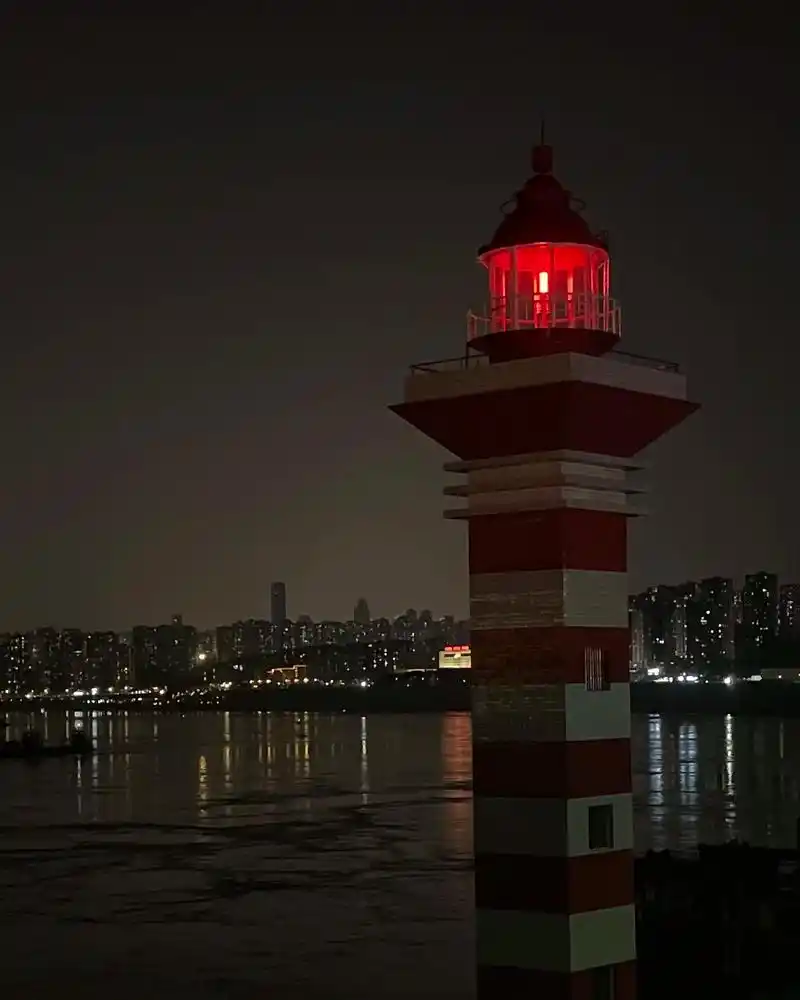 没有看见日落,却看到了黑夜中的灯塔 - 抖音