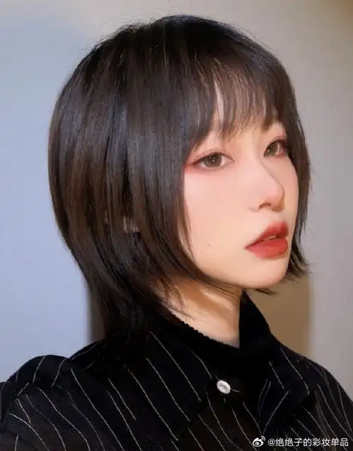 济南超话发型超话对于圆脸的在校学生来说,鲻鱼头是一个非常适合的