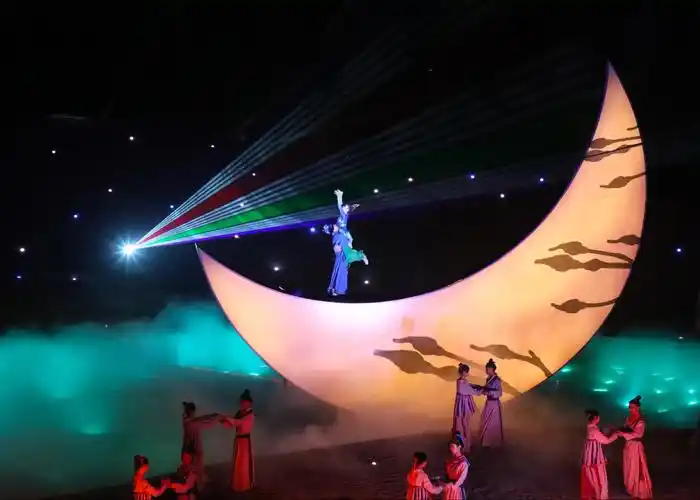 去敦煌莫高窟旅游,大家一定要观看巜敦煌盛典》