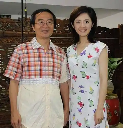 虽然在感情的事情上受到了很多非议,但是许戈辉的生活还是很光明的.