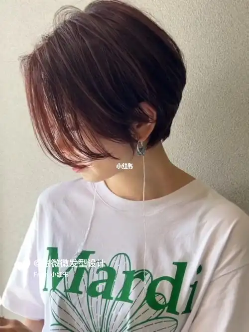 复古中性又优雅的中分短发02解锁帅气日常