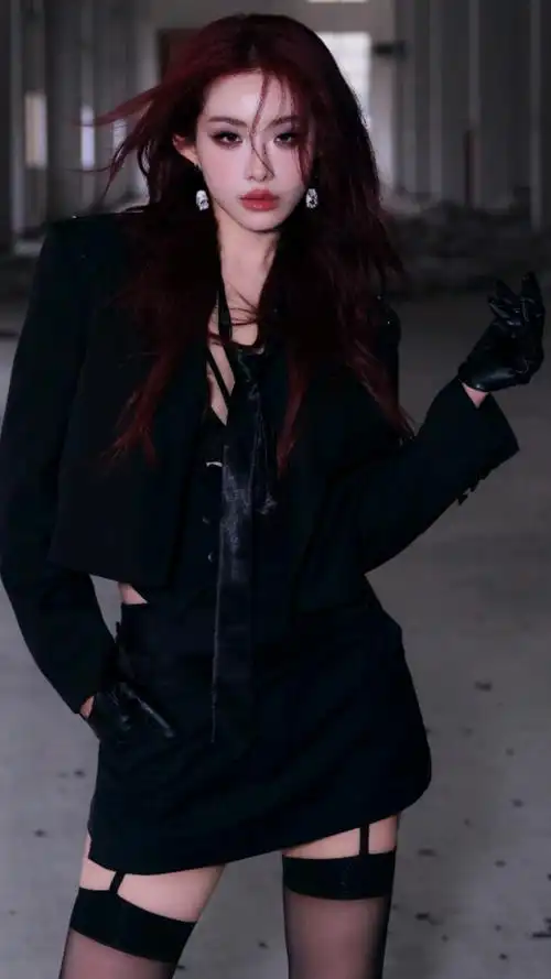 喻言的时尚日记一身黑色穿搭配丝袜时尚性感