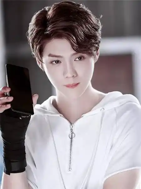 鹅蛋脸男生适合什么头型