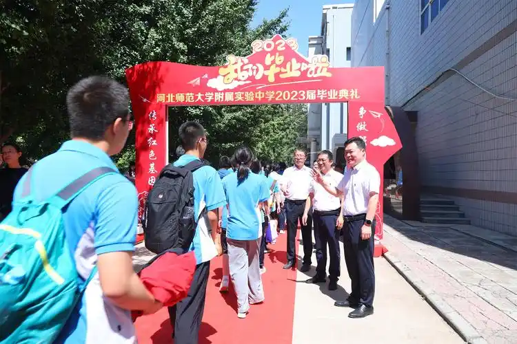 我校成功举行2023届初中毕业典礼