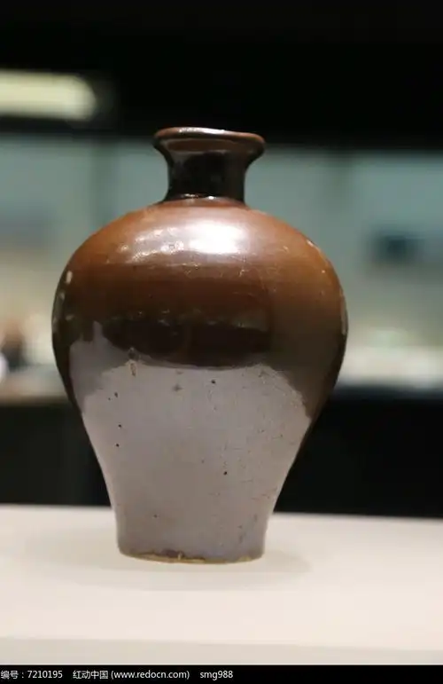 宋朝酱釉梅瓶