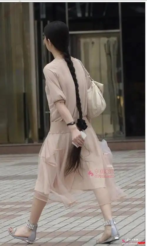 苏州街头抓拍长辫女10